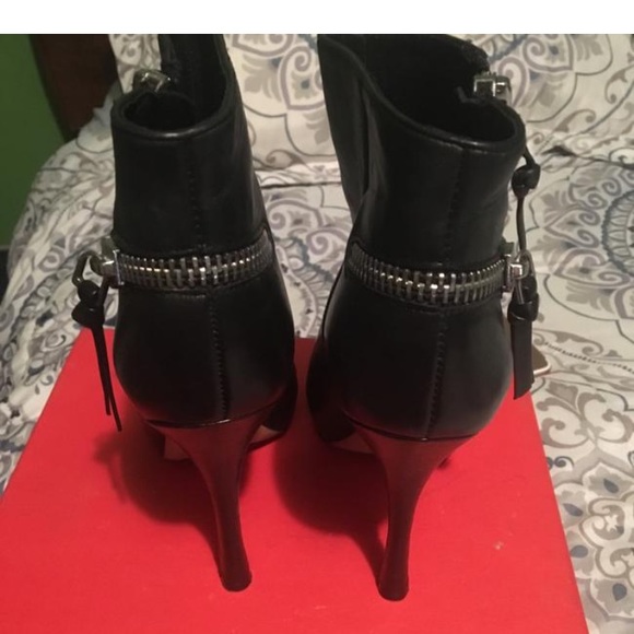 Shoes - Picture 4 of 6